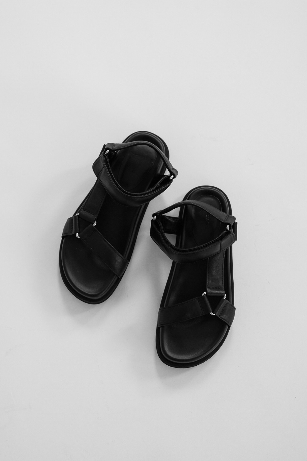 15612_Black Leather Sandals