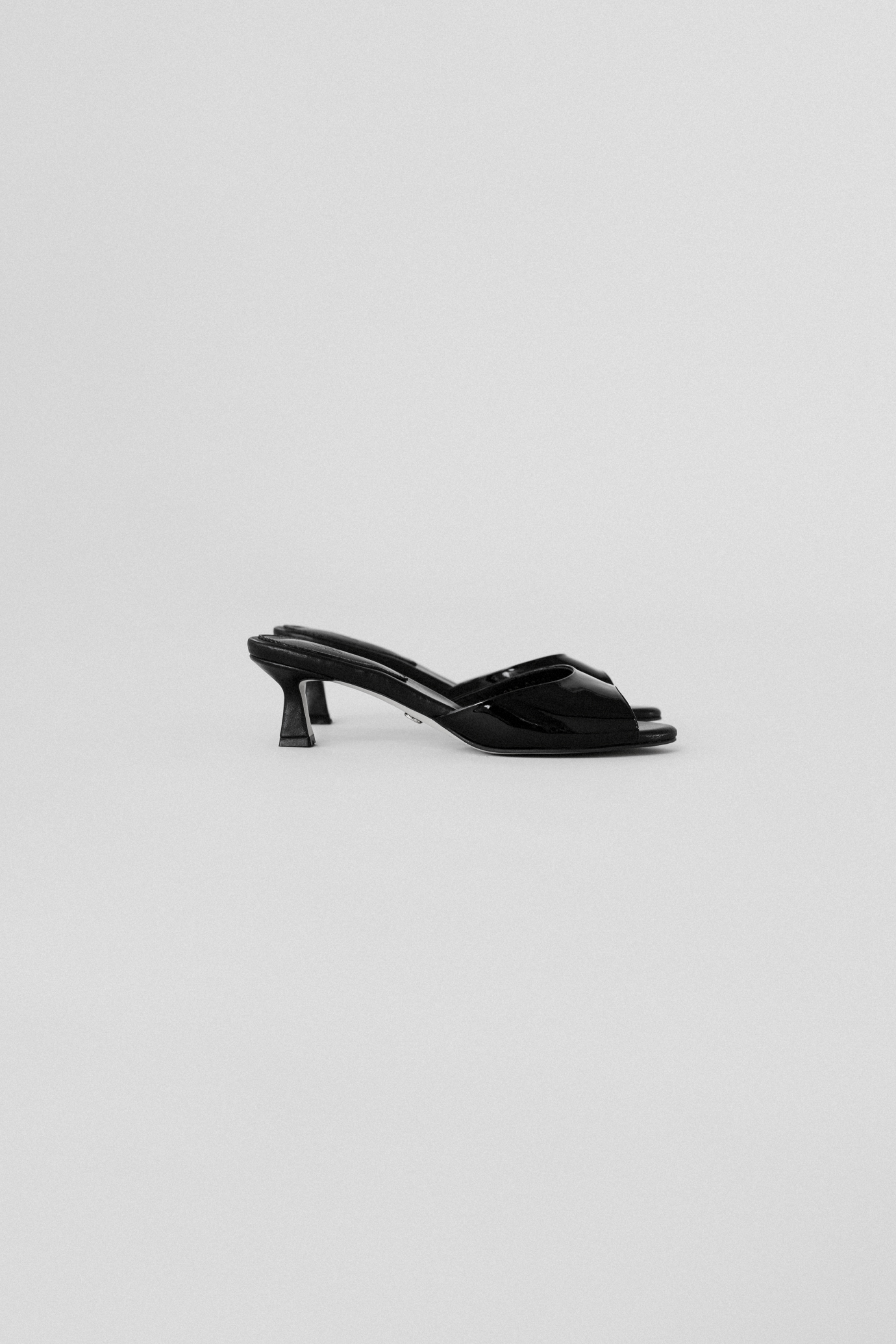 18132_Black Heeled Sandals